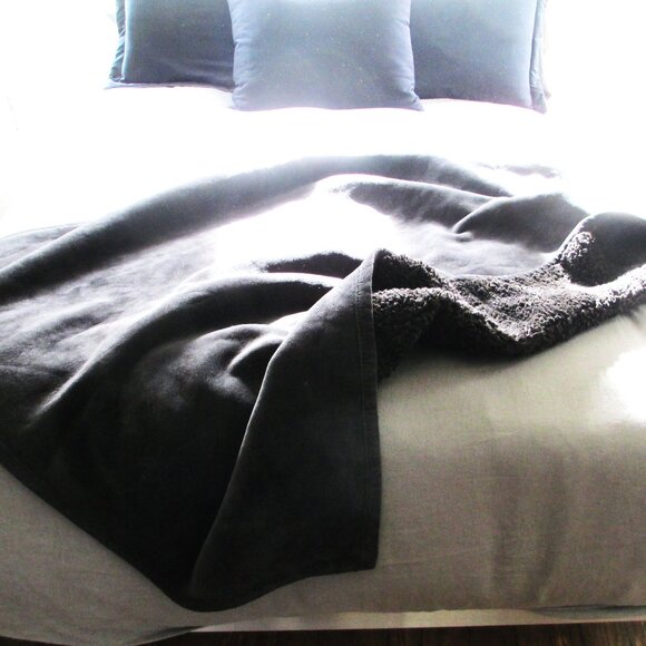 POTTERY BARN "TEDDY" SHERPA THROW❤️ - Picture 1 of 13